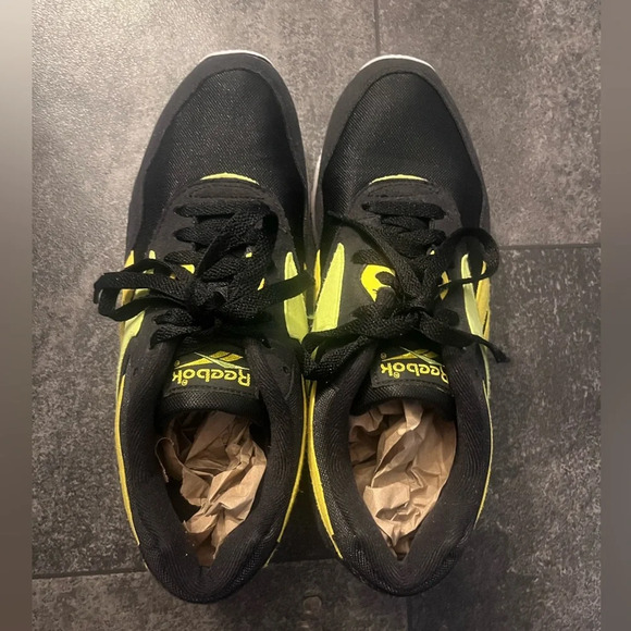 Cass* Reebok Riptide Black and Yellow Running Shoes - Picture 4 of 10